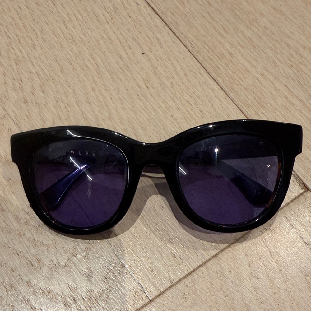 WONDERLAND Black Sunglasses